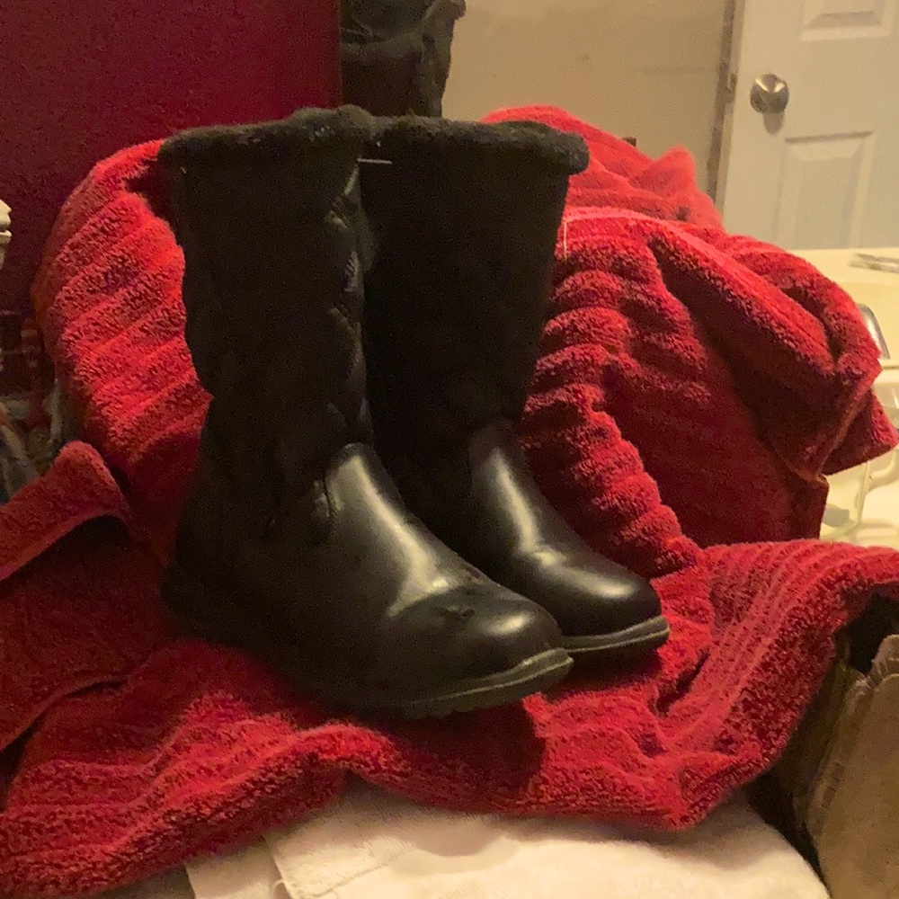 Black mid length Totes boots Size 8